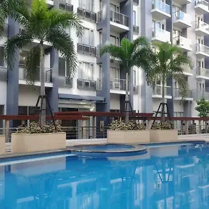 One Palm Tree Apartment